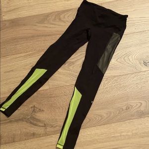 Black alo leggings with mesh pannel